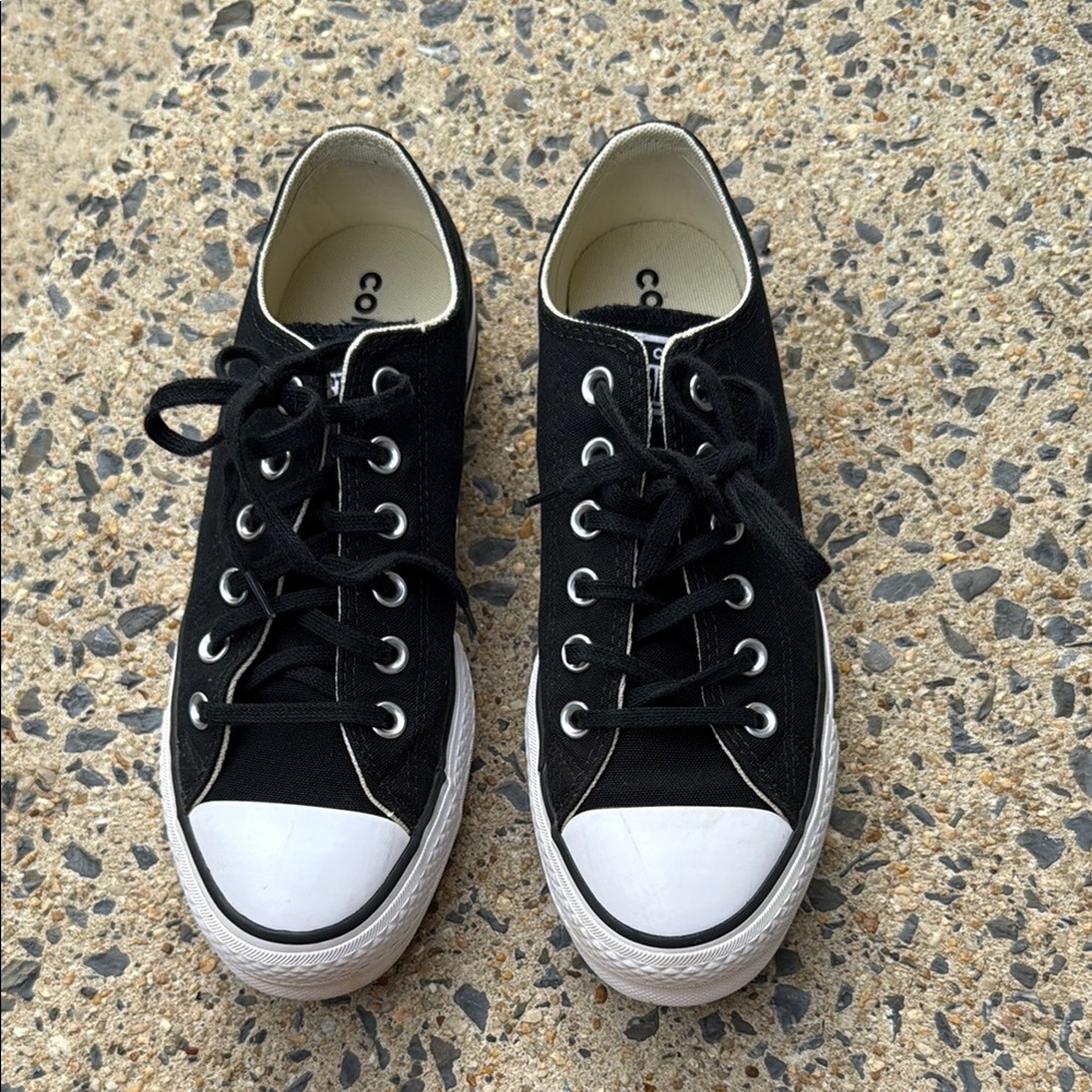 Womens Converse Size 8 Barely worn
